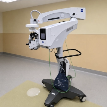 Zeiss Lumera 700 Operating Microscope